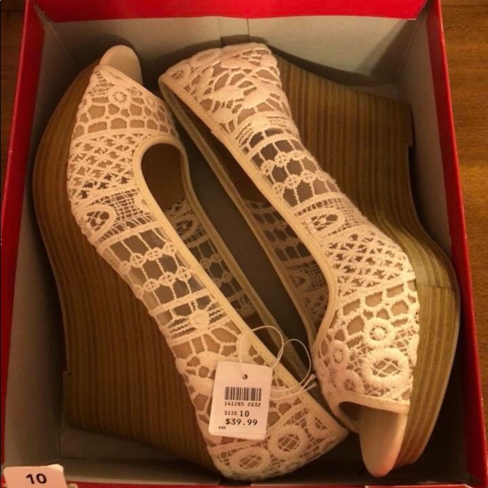 American Eagle heels size 10